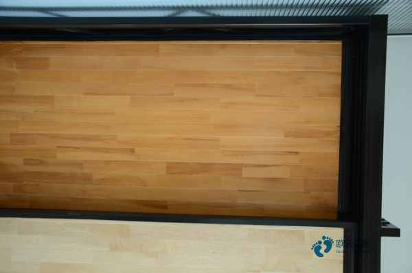 尋求籃球場地板牌子