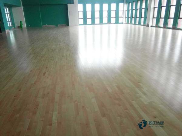 松木體育地板怎樣保養