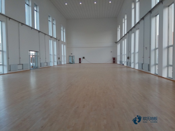 松木體育籃球木地板環保嗎