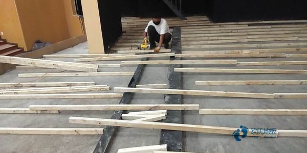 松木體育場地板安裝公司