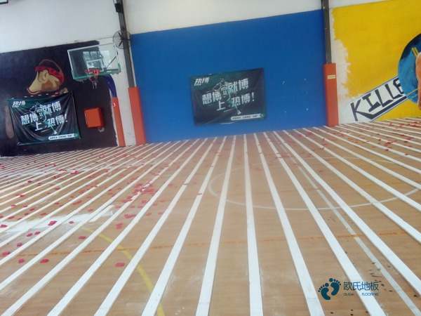 松木體育場地板保養