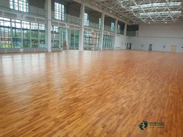 楓木籃球場(chǎng)館地板怎樣保養(yǎng)