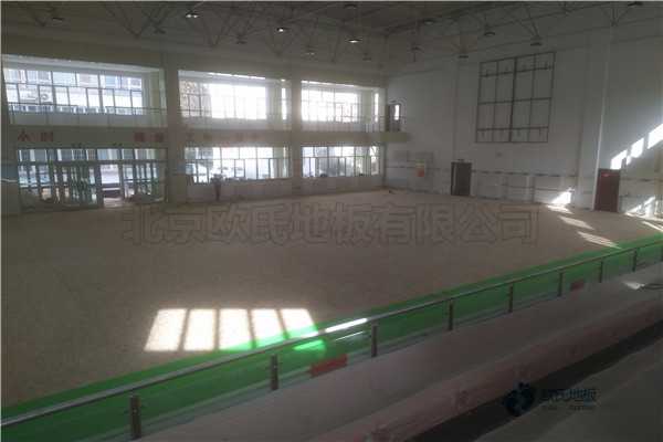 定制籃球場地地板安裝公司