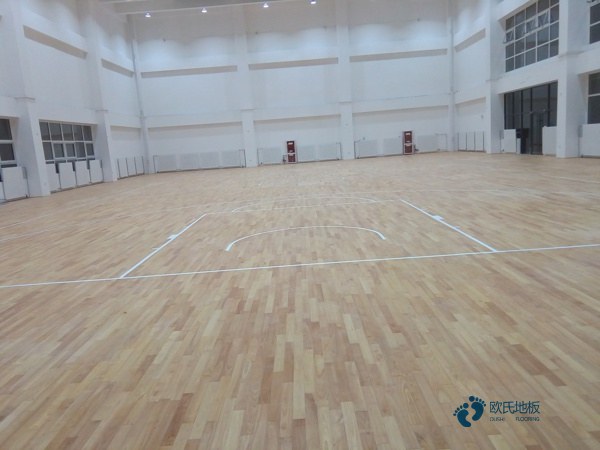 學(xué)校運(yùn)動(dòng)場(chǎng)地地板施工團(tuán)隊(duì)