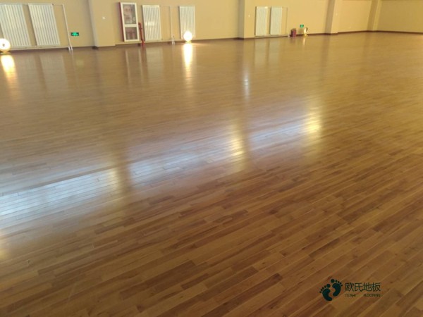 那里有體育場館木地板廠家報價