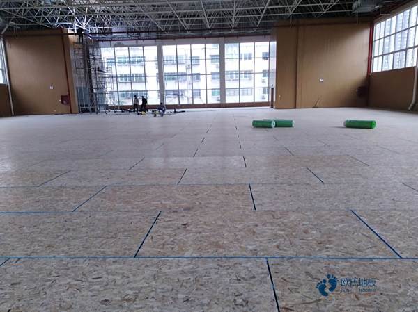 那里有體育運動地板廠家報價