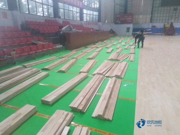 學校籃球場館木地板哪里買好