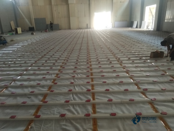 學(xué)?；@球場(chǎng)館木地板有哪些好處