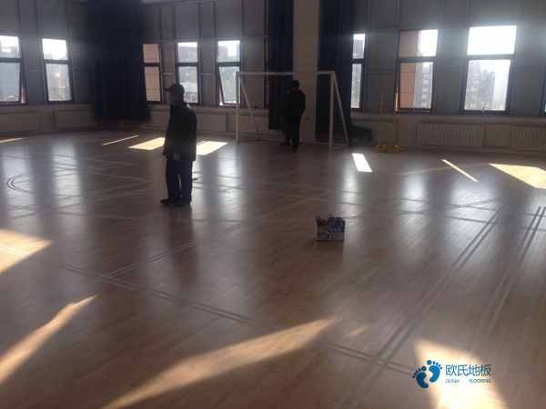 學(xué)校籃球場(chǎng)館地板防震