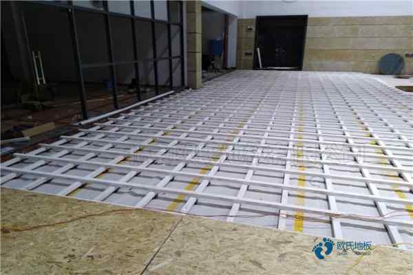 學(xué)校籃球場(chǎng)館地板抗壓