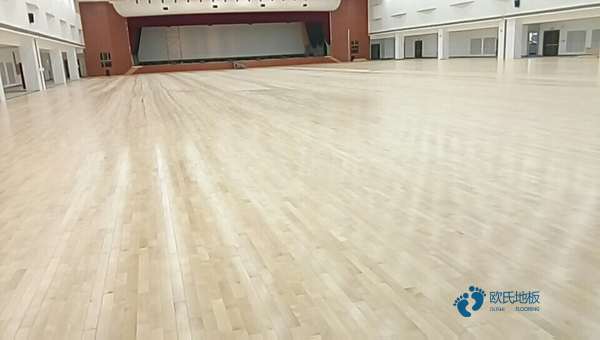 單龍骨運(yùn)動(dòng)場(chǎng)木地板保養(yǎng)