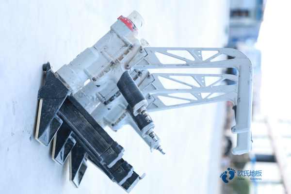 單龍骨運動場館木地板怎樣保養(yǎng)