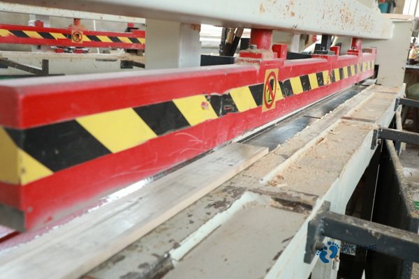 學(xué)校籃球場(chǎng)館地板何處買