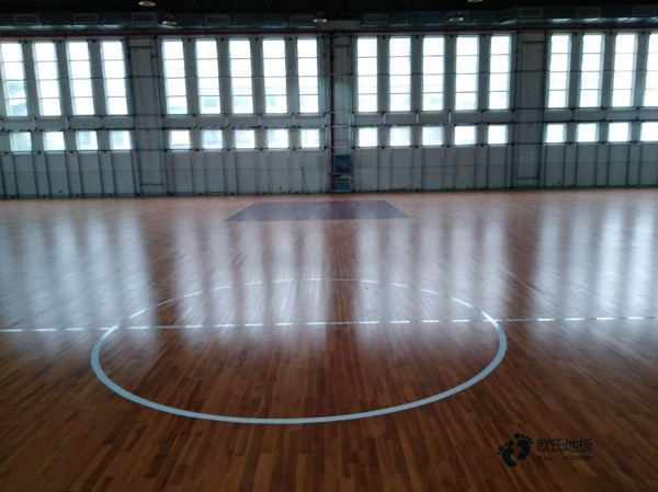 學(xué)校籃球場木地板反彈力