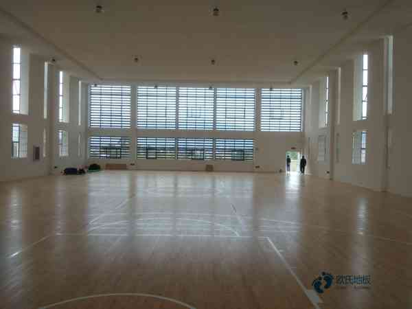 學校籃球運動地板施工團隊