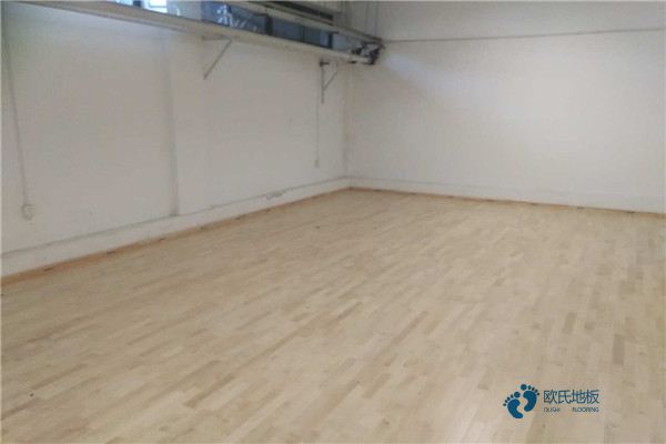 那里有籃球木地板價格低