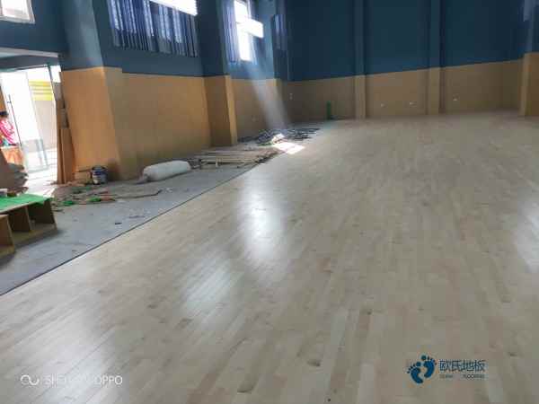 主輔龍骨體育籃球木地板施工價格