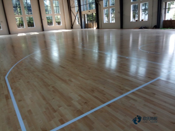 楓樺木籃球體育地板哪個(gè)便宜