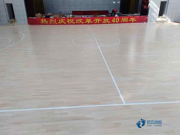學?；@球場地地板哪種好些3