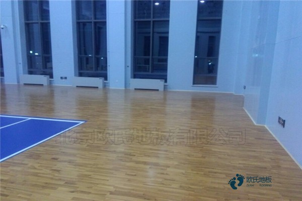 國(guó)產(chǎn)體育運(yùn)動(dòng)地板施工團(tuán)隊(duì)3