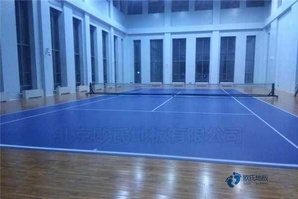國(guó)產(chǎn)體育運(yùn)動(dòng)地板施工團(tuán)隊(duì)2