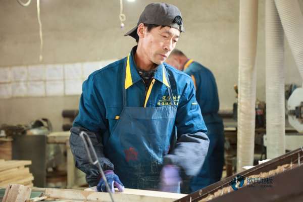 校園運(yùn)動(dòng)型地板施工隊(duì)3