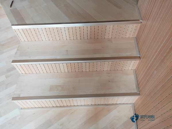 學(xué)校體育運(yùn)動地板施工隊3